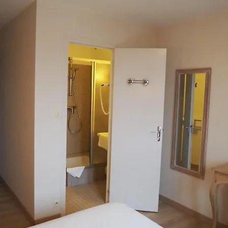 Hotel Logis Vannes Nord Le Clos Des Hortensias Locqueltas