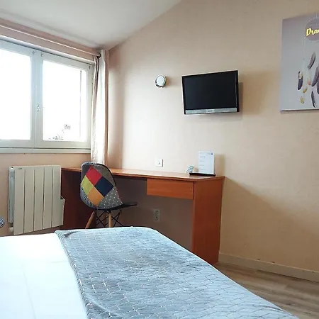Logis Vannes Nord Le Clos Des Hortensias 2*