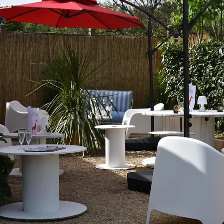 Hotel Logis Vannes Nord Le Clos Des Hortensias 2*