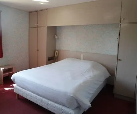 Hotel Logis Vannes Nord Le Clos Des Hortensias 2*