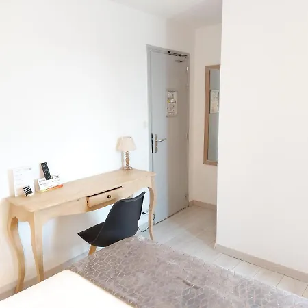 Logis Vannes Nord Le Clos Des Hortensias 2*