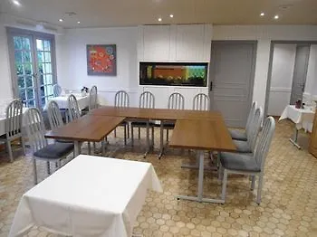 Hotel Logis Vannes Nord Le Clos Des Hortensias 2*
